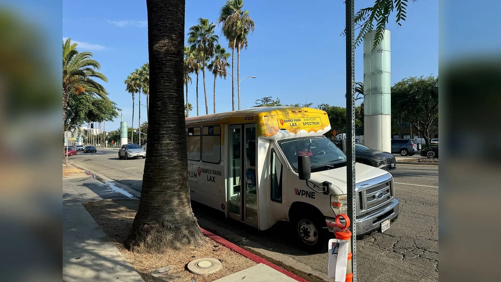 The Airport Spectrum shuttle bus